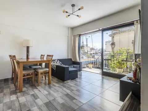 Departamento en venta de 2 ambientes con balcon al frente en San Cristobal
