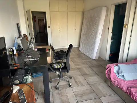 Avenida Juan de Garay 1900, Piso 1