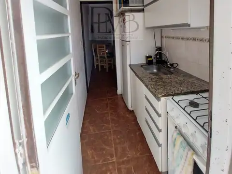 EXCELENTE DUPLEX CON COCHERA Y PATIO con PARRILLA