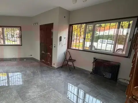 Depto Tipo Casa en Alquiler de 5 ambientes