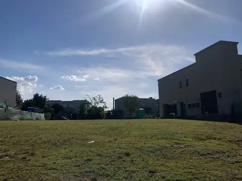 Venta de lote a la laguna en Canton Islas