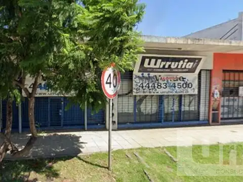 MORENO LOCAL SOBRE AV. VICTORICA