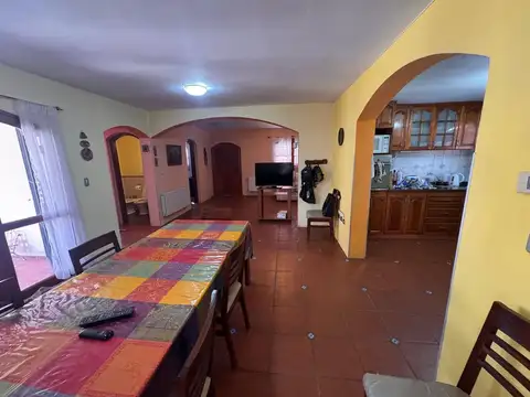 VENTA CASA 4 DORM CON PILETA NUEVO POETA LUGONES