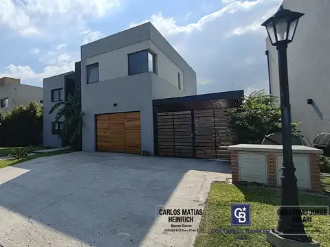 Venta de Casa 6 ambientes en Barrio Santa Elena Pilar del Este