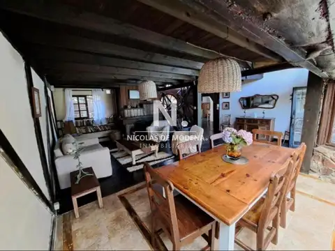 Vende casa a media cuadra del mar de 3 dormitorios, Pinares, Punta del Este