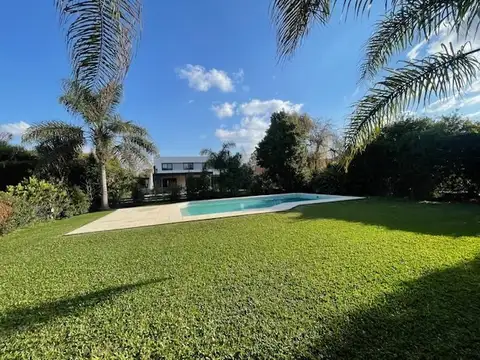 Casa 5 ambientes con 4 baños