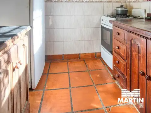 Florida casa Ph 4 ambientes, 2 dormitorios y escritorio con patio y terraza. 2 cuadras de avenida.