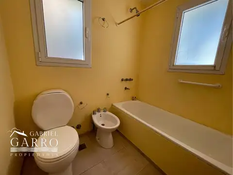 Depto Tipo Casa 5 ambientes con 2 baños