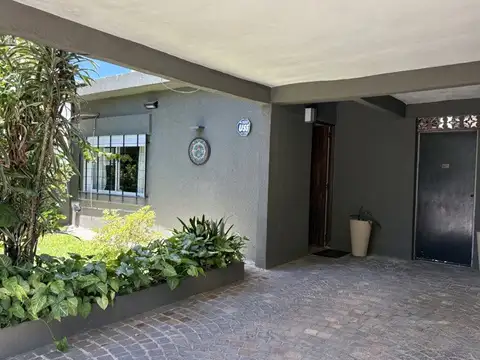 Casa 4 ambientes con gran jardín, pileta y quincho – Boulogne