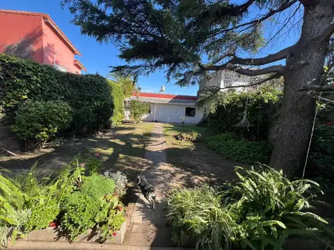 Venta casa 4 amb, cochera, jardin, quincho Quilmes