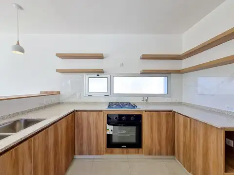 Casa 4 ambientes con 1 baño