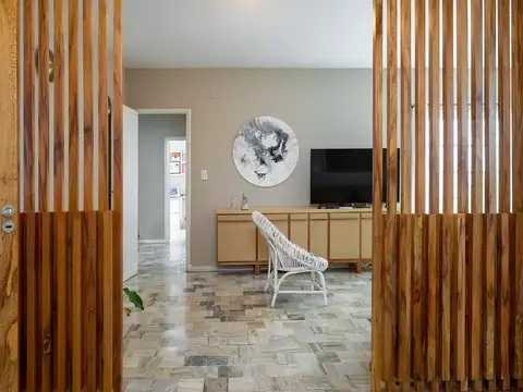 Casa 6 ambientes con 2 baños