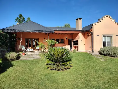 CASA EN VENTA EN LAS LOMADAS