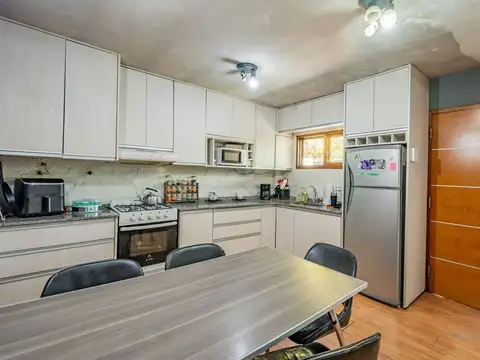 Depto Tipo Casa 5 ambientes con 2 baños