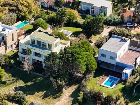 Casa 6 ambientes con 3 baños