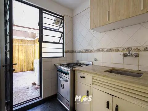 Teniente General Juan Domingo Perón 1700, Piso 0