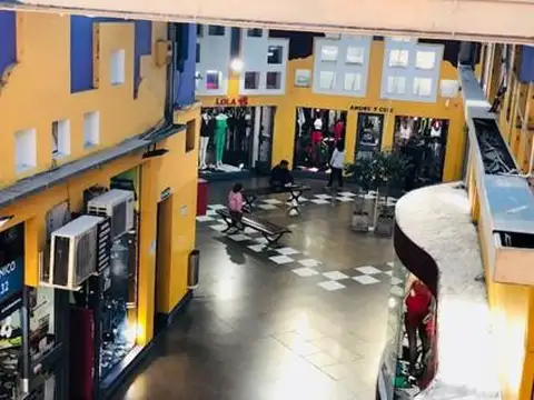 Galería en Venta con frente a 2 calles