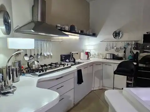 6 entre 42 y diagonal 74 - CASA EN PH AL FRENTE - GARAGE.