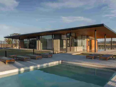 La Verbena. Zona Aeropuerto. Calle 31. Lote 100