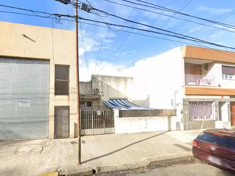 Terreno en venta en Flores Norte - Buenas medidas: 8.66 x 28 - APTO Construcción -Ideal GRAN GALPÓN o DEPÓSITO -