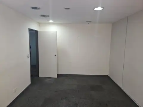 Oficina en Alquiler con 1 cochera
