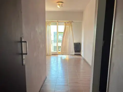 Depto. en muy buen estado con excelente ubicación