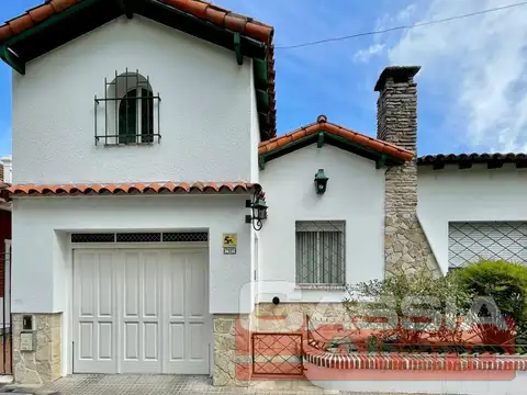 Casa 5 ambientes con 2 baños