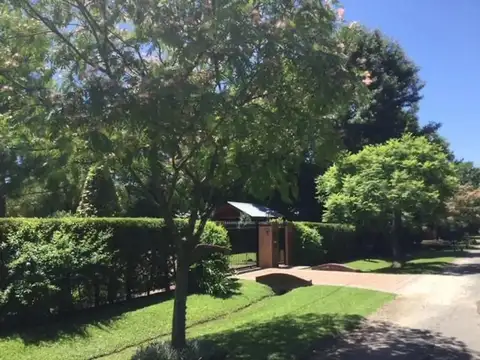 Casa 6 ambientes con 4 baños