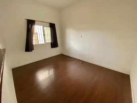 Casa 5 ambientes con 1 baño