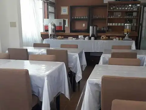 HOTEL VENTA VILLA GESELL 24 HABITACIONES BAR DESAYUNADOR -SALA DE ESTAR a 80 mts del Mar