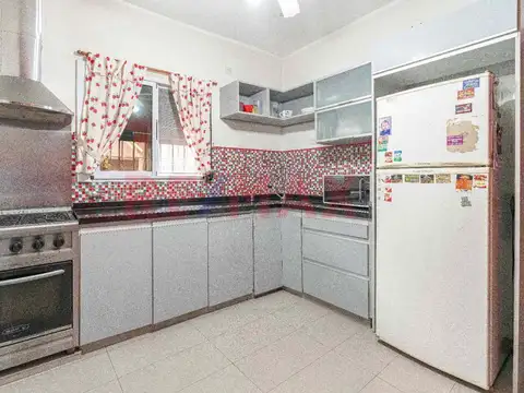 VENTA CASA 5 AMBIENTES AVELLANEDA
