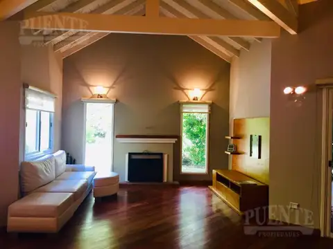 Casa en Venta con 2 cocheras