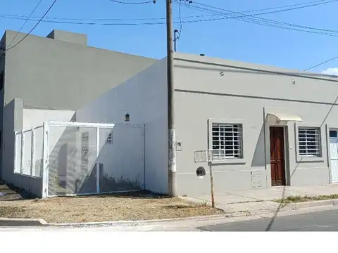 Casa. 85m². Apta profesional. Cochera y patio