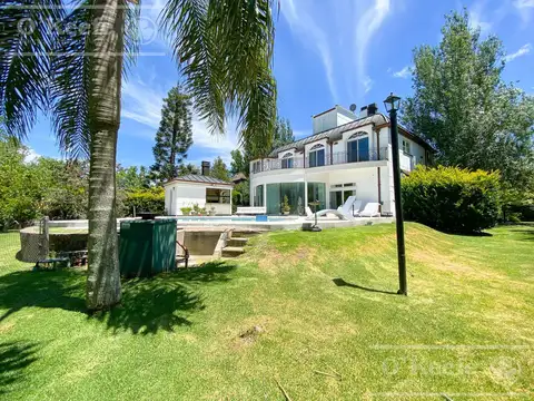 Casa en Venta en Abril Club De Campo, USD 1.300.000