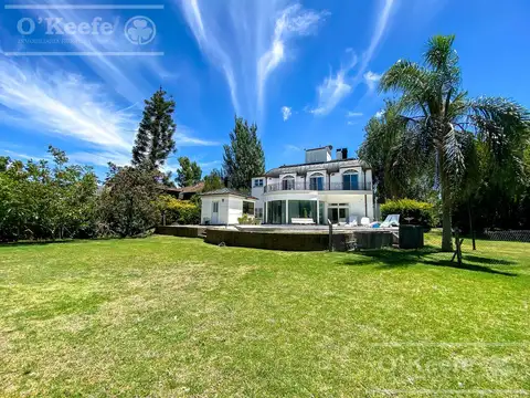 Casa 6 ambientes con 5 baños