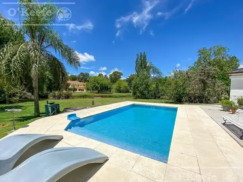 Casa en venta de 4 dormitorios en suite  con fondo al Lago en Abril Club de Campo