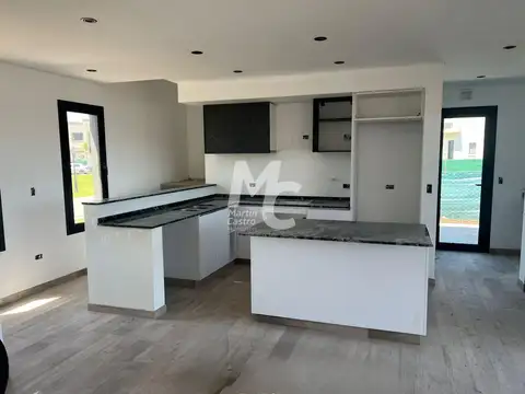 Casa 6 ambientes con 3 baños