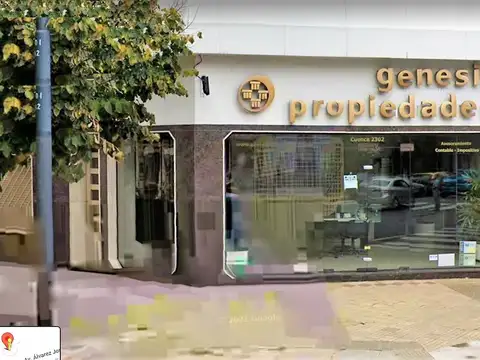 CASA CON LOCAL AL FRENTE DE 202M2. EL TERRENO ES EN ESQUINA DE 7.44 X 14.85. Se comunica internamente