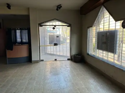 Local en Venta Via Púb.