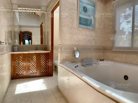 Alquiler temporal casa 3 dormitorios más dependencia. Playa brava, Punta del Este.