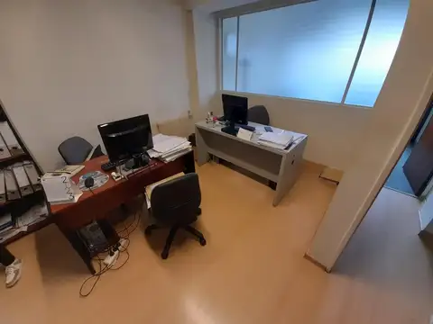 Oficina 4 ambientes con 2 baños