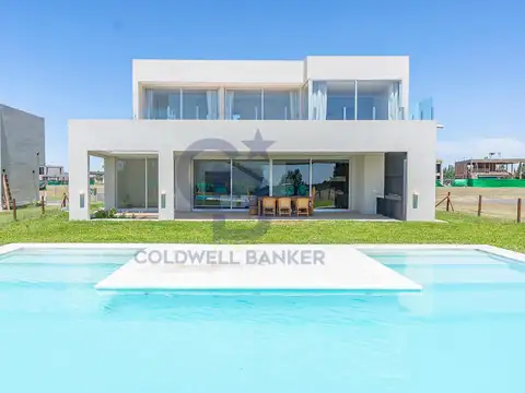 VENTA O ALQUILER CASA 5 AMBIENTES CON PILETA EN TERRALAGOS