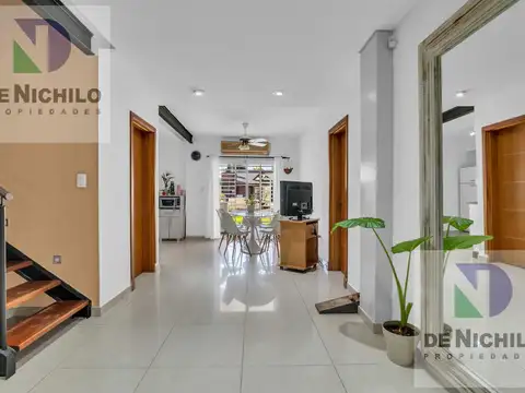 Casa en Venta con 2 cocheras