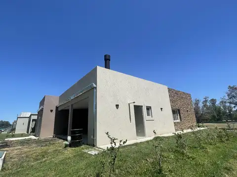 Casa 5 ambientes con 3 baños