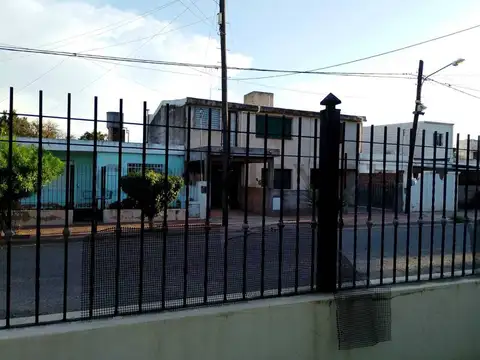 Casa 5 ambientes con 1 baño