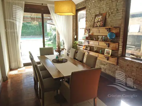 Casa 7 ambientes con 2 baños