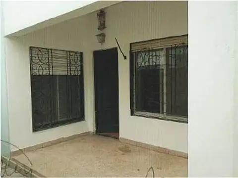 Casa en ph de 4 amb. con quincho, enorme patio y terraza propia