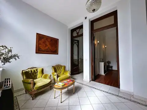 Casa en venta - 5 dormitorios 4 baños - 254mts2 - La Plata