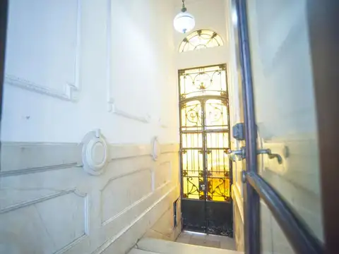 Casa 8 ambientes con 4 baños