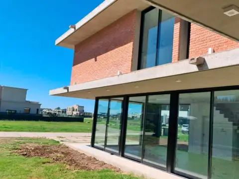 CASA EN VENTA 4 AMB BARRIO LARES DE CANNING-